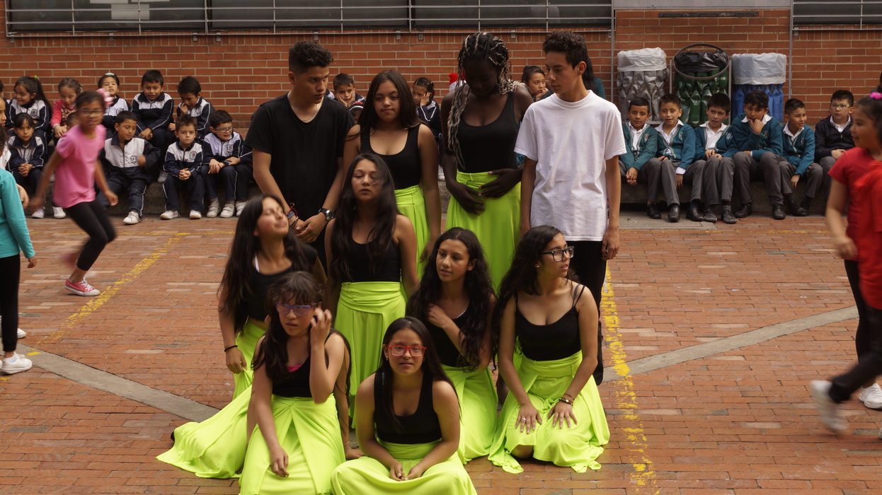 Danza Arte en la Escuela Crea Las Flores – Adrian Alejandro Moncayo Ordo