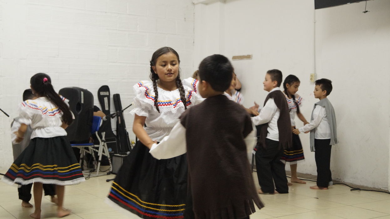 danzas-arte-en-la-escuela-crea-las-flores-adrian-alejandro-moncayo-ordo