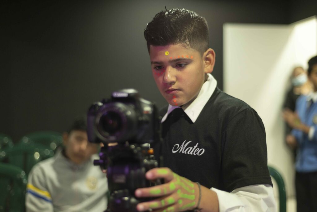Talleres gratuitos de creación digital en Bogotá para niñas, niños y jóvenes
