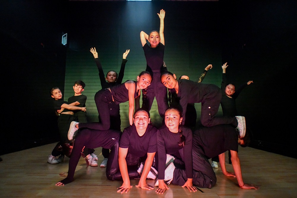 Talleres gratuitos de danza en Bogotá para personas de 6 a 59 años. Salsa, folclor y danza contemporánea en varios Crea de la ciudad.